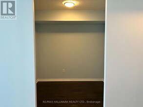 66 Forest Manor Rd in Toronto, ON - Building Photo - Building Photo