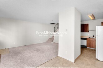 6064 SW Valley Ave in Beaverton, OR - Foto de edificio - Building Photo