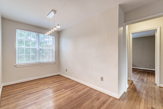 109 E Glebe Rd, Unit C in Alexandria, VA - Building Photo - Building Photo