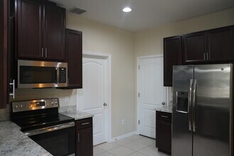 2212 Lennox Dale Ln in Brandon, FL - Building Photo - Building Photo