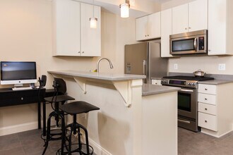 2714 Ontario Rd NW, Unit 2714 Ontario Rd NW #1 in Washington, DC - Building Photo - Building Photo