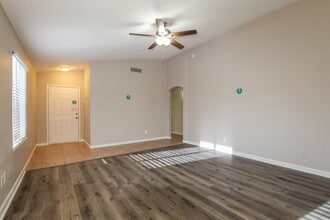 5035 W Kristal Way in Glendale, AZ - Building Photo - Building Photo