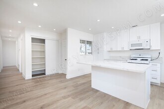 4954 Millwood Rd in San Diego, CA - Building Photo - Building Photo