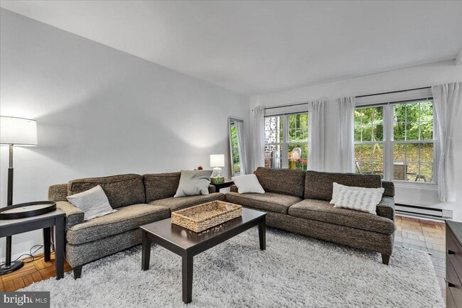 1132 Valley Dr in Alexandria, VA - Building Photo - Building Photo