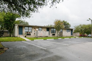 Bel Aire I in Cutler Bay, FL - Building Photo