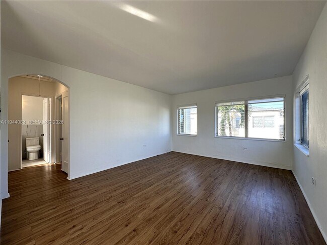 1910 Biarritz Dr in Miami, FL - Building Photo - Building Photo