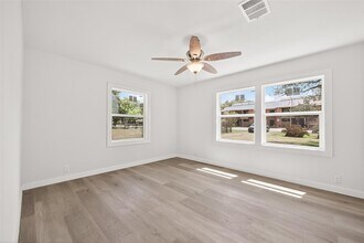 815 Brooks Ave in Rosenberg, TX - Foto de edificio - Building Photo