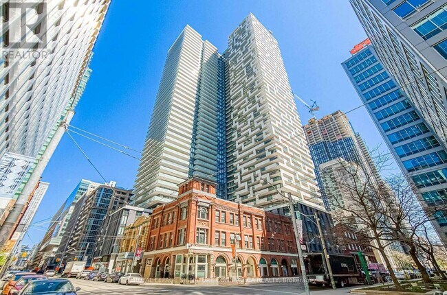property at 25 Richmond St E
