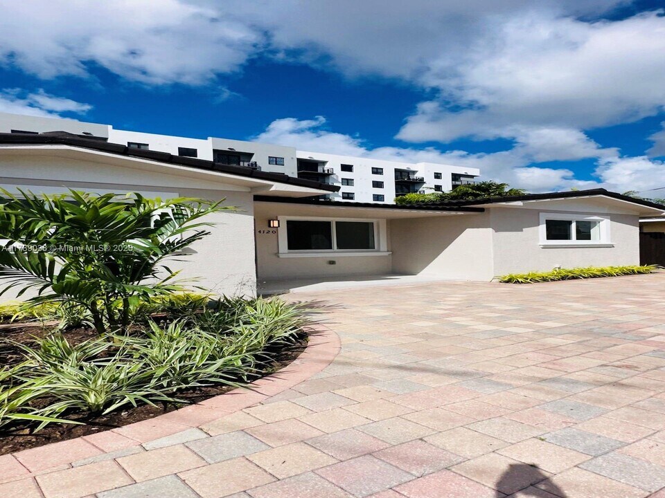 4120 SW 69th Ave in Miami, FL - Building Photo