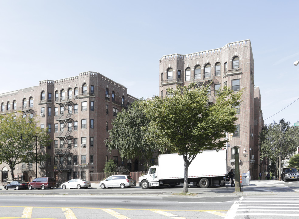 1425 Grand Concourse in Bronx, NY - Building Photo