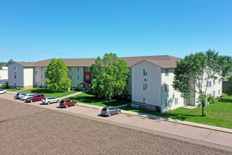 Pinehurst Apartments in Sioux Falls, SD - Building Photo - Building Photo