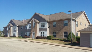 Yellow Creek Glen Apartments in Freeport, IL - Building Photo - Building Photo