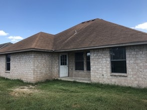 6708 Tenaza Dr in Brownsville, TX - Foto de edificio - Building Photo