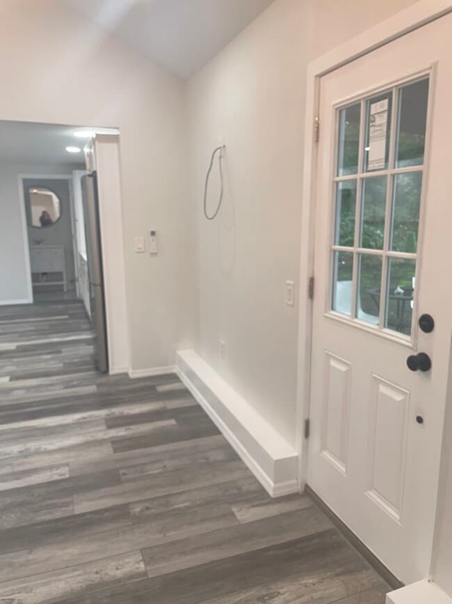 131 Davis Ave, Unit Apartment in Port Jefferson Station, NY - Building Photo - Building Photo
