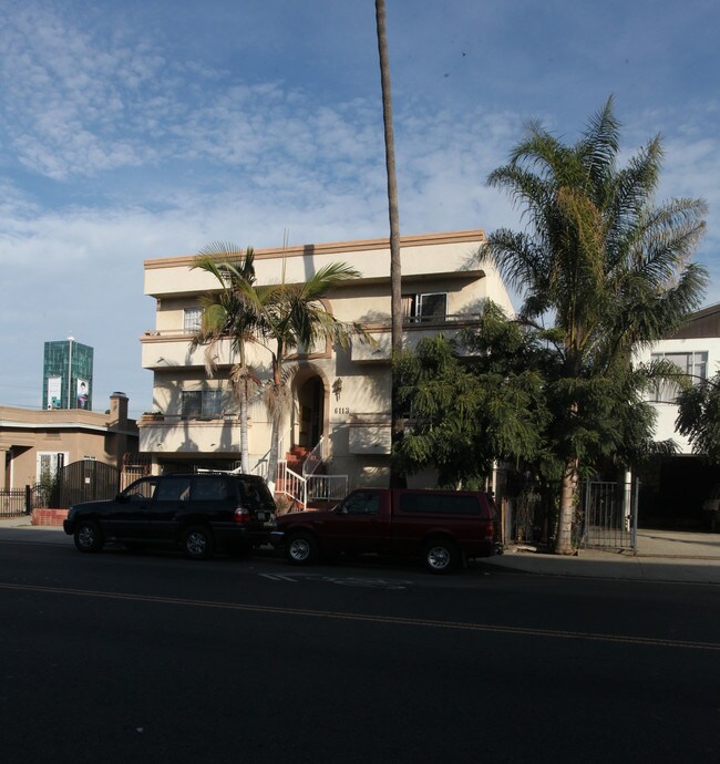 6113 Fountain Ave in Los Angeles, CA - Foto de edificio - Building Photo