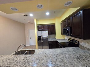 1096 Winding Pines Circle in Cape Coral, FL - Foto de edificio - Building Photo