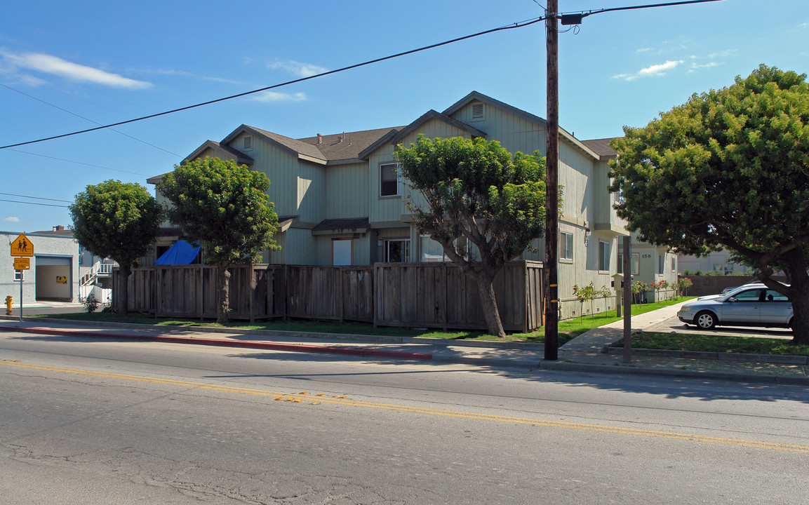 156 Riverside Dr in Watsonville, CA - Foto de edificio