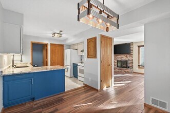 4682 Lenore Ln in Eagan, MN - Building Photo - Building Photo