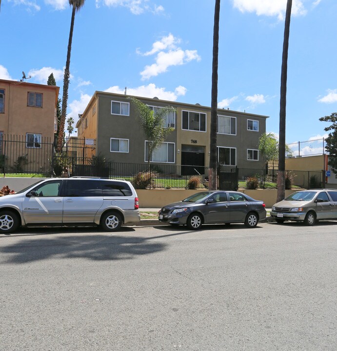 748 S Berendo St in Los Angeles, CA - Foto de edificio