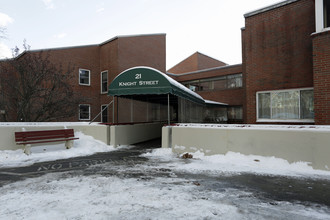 Westbrook Terrace Apartments in Westbrook, ME - Foto de edificio - Building Photo