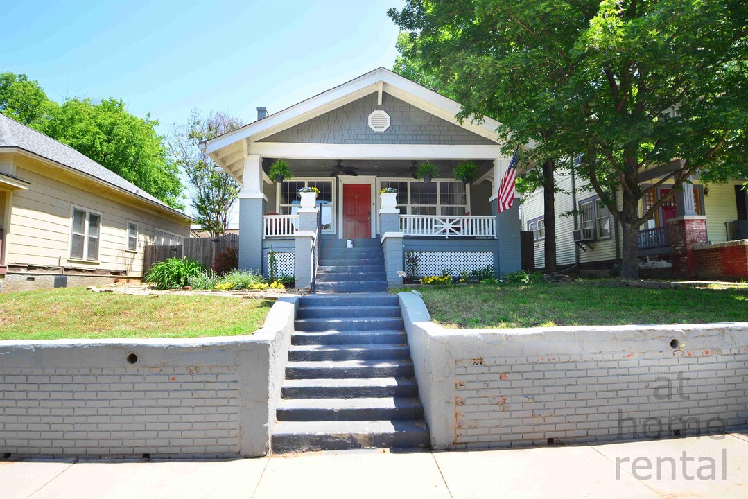 1437 S Elwood Ave in Tulsa, OK - Foto de edificio