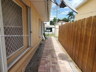 215 S 12th Ave in Hollywood, FL - Building Photo - Building Photo