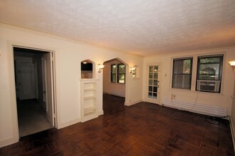 783 Shady Dr E, Unit 104 in Pittsburgh, PA - Building Photo - Building Photo