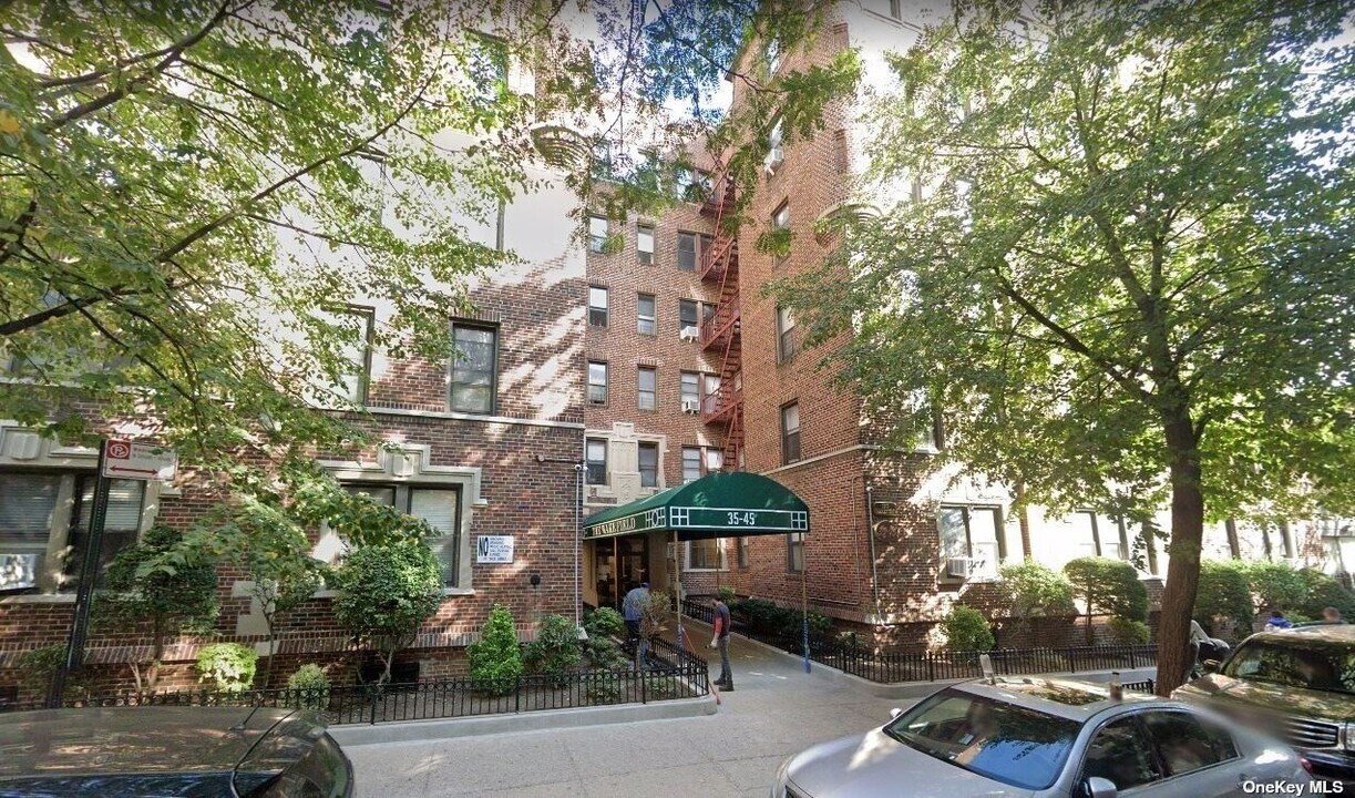 35-45 81st St-Unit -B9 in Queens, NY - Foto de edificio