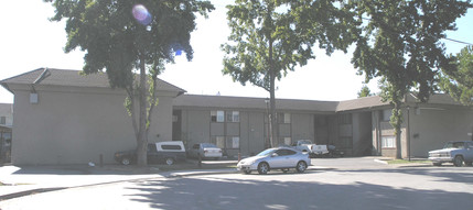 Fontana West Apartments in Stockton, CA - Building Photo - Building Photo