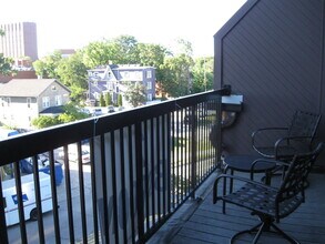 555 S Forest Ave, Unit 401 in Ann Arbor, MI - Building Photo - Building Photo