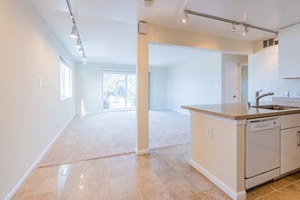 Islander Apartments in Alameda, CA - Foto de edificio - Interior Photo