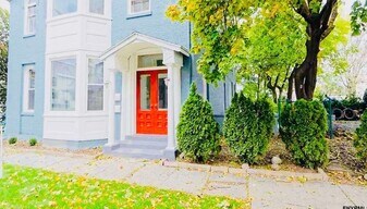 807 3rd Ave, Unit 1 in Troy, NY - Building Photo