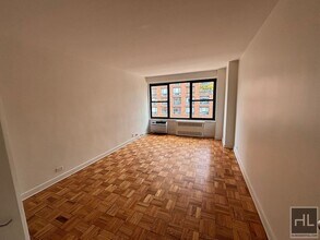 Fourth Avenue in New York, NY - Building Photo - Building Photo