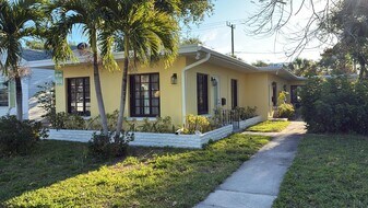 214 S Palmway in Lake Worth Beach, FL - Building Photo