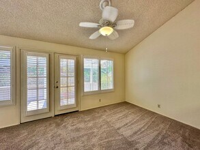 5637 Adobe Falls Rd in San Diego, CA - Building Photo - Building Photo