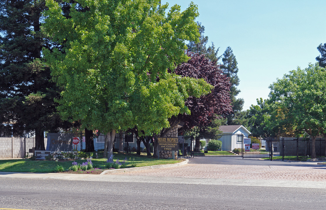 Cottonwood Estates in Sacramento, CA - Building Photo