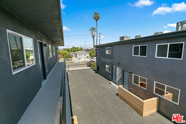 2922 Hauser Blvd in Los Angeles, CA - Building Photo - Building Photo