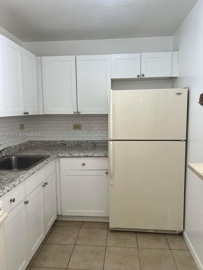 7020 NW 179th St in Hialeah, FL - Building Photo - Building Photo