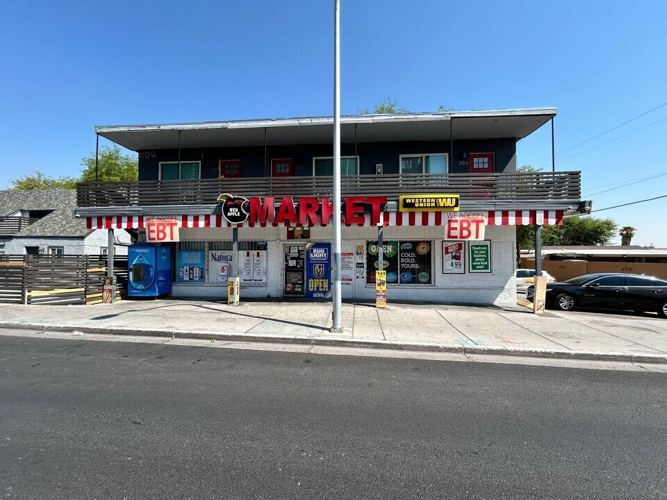 1109 Stewart Ave in Las Vegas, NV - Building Photo