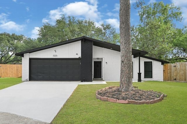 property at 18318 Cassina Ln