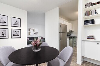 Breton Manor in Edmonton, AB - Building Photo - Building Photo