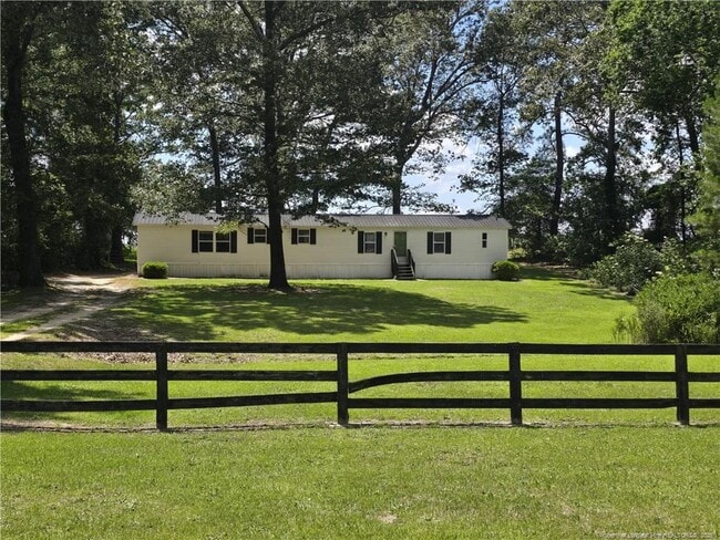 4225 Yarborough Rd in Hope Mills, NC - Building Photo - Building Photo