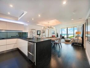 1455 Ocean Dr, Unit APT 1204 in Miami Beach, FL - Building Photo - Building Photo
