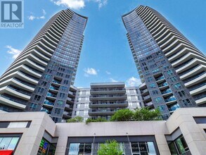 7171-7171 Yonge St in Markham, ON - Building Photo - Building Photo