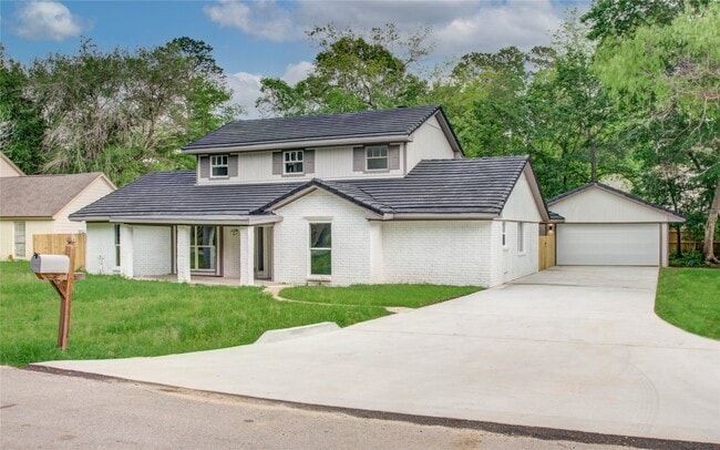 550 Roanoke Dr in Conroe, TX - Building Photo - Building Photo