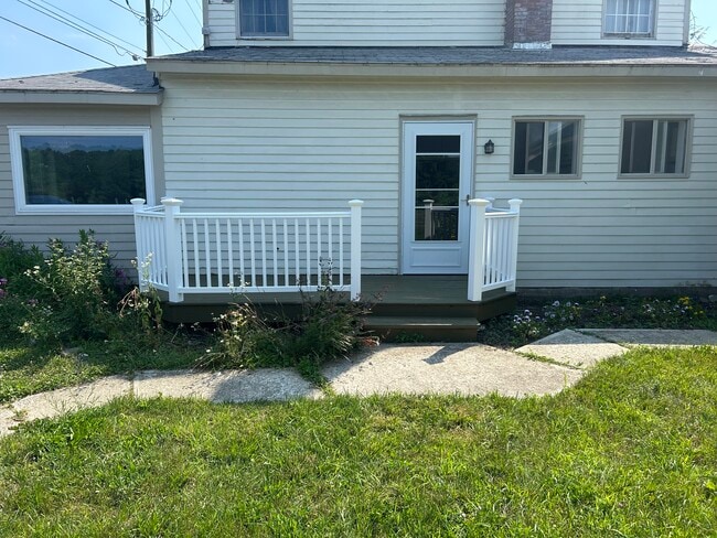 343 County Route 21C, Unit Apt #2 in Ghent, NY - Building Photo - Building Photo
