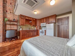 1175 Iowa St, Unit 2 in Dubuque, IA - Building Photo - Building Photo