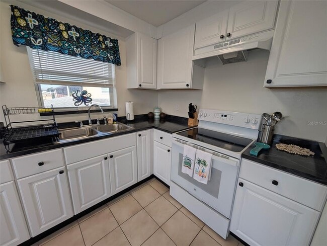 402 Auburn Dr in Daytona Beach, FL - Building Photo - Building Photo