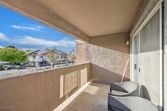 555 E Silverado Ranch Blvd in Las Vegas, NV - Foto de edificio - Building Photo