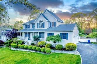 212 Fairway Dr in Wading River, NY - Building Photo - Building Photo